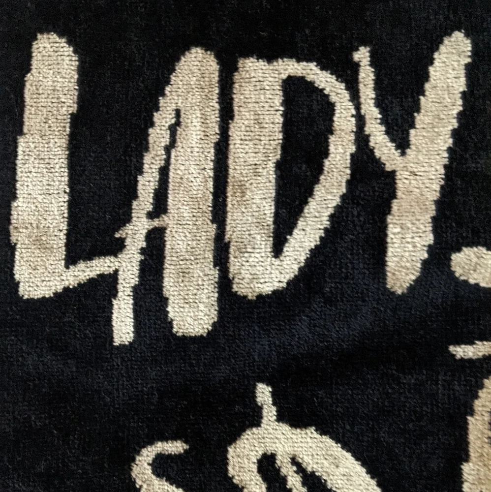 Bebe 2 Bath Towels Black Gold Boss Lady Print